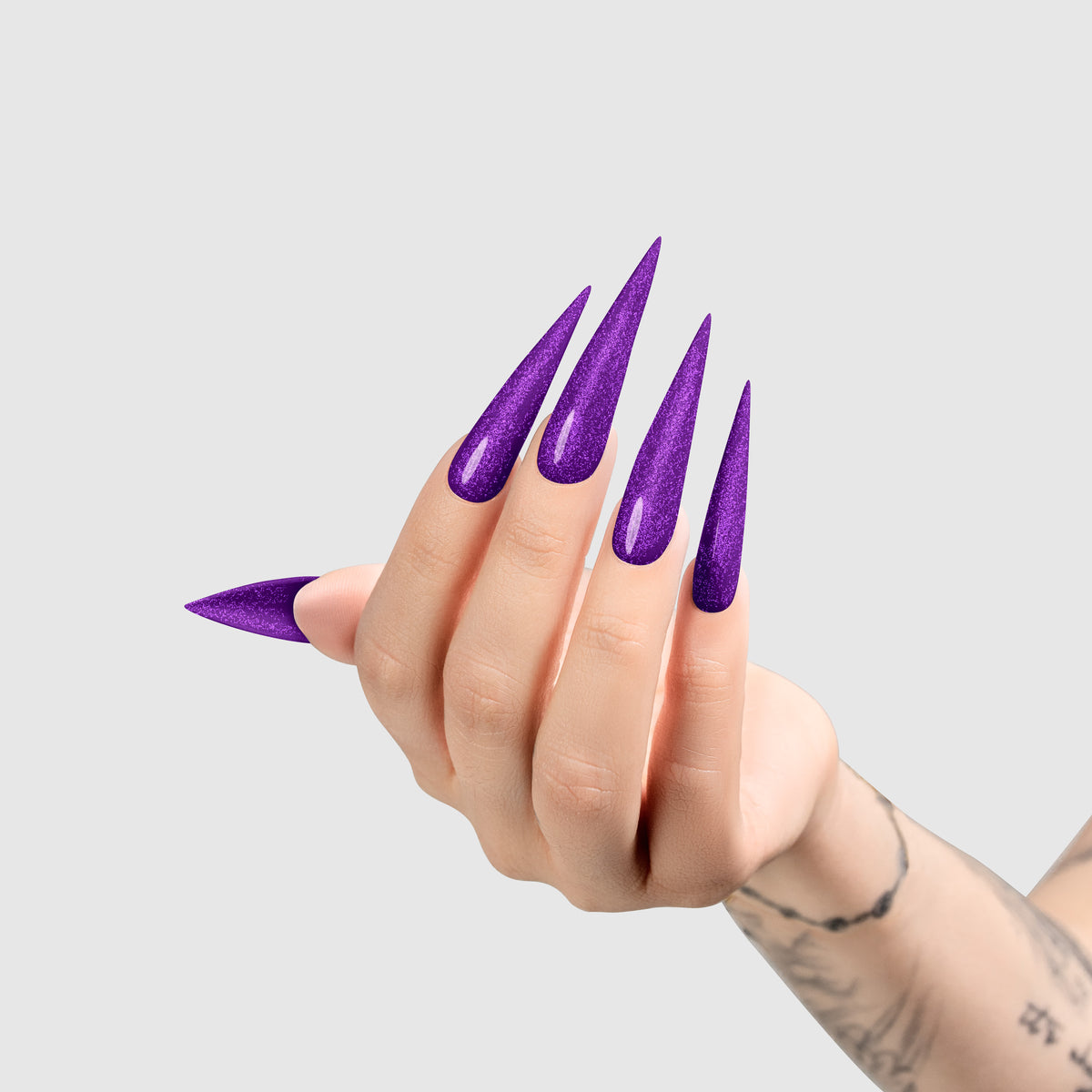 CHAUN LEGEND | GEL POLISH | 5224 – You-phoric - light-hand color swatch