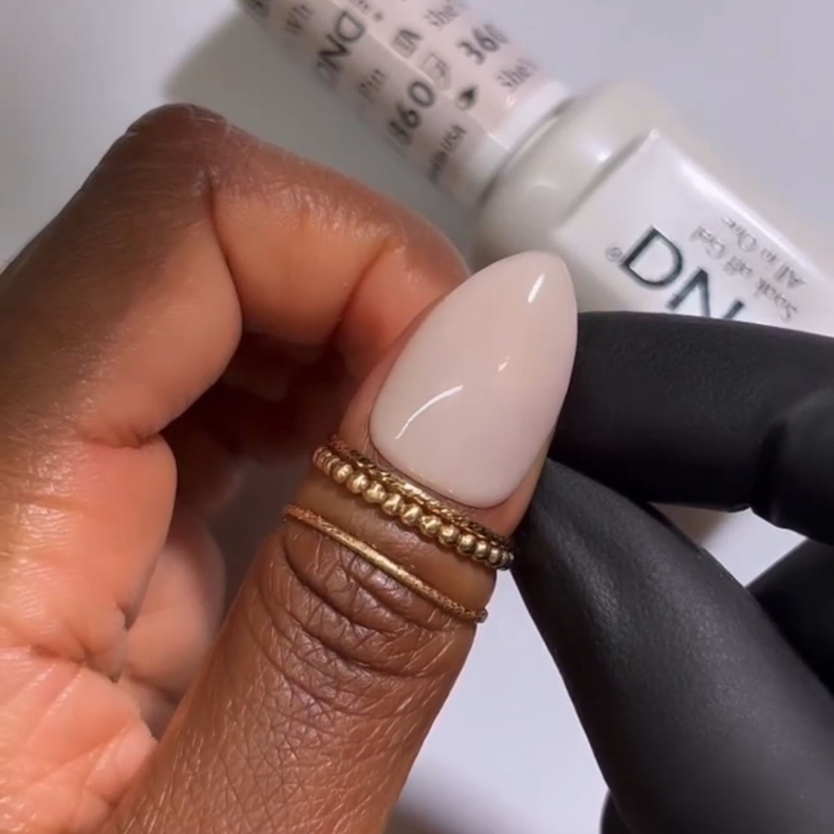 DND | 860 SHE'S WHITE