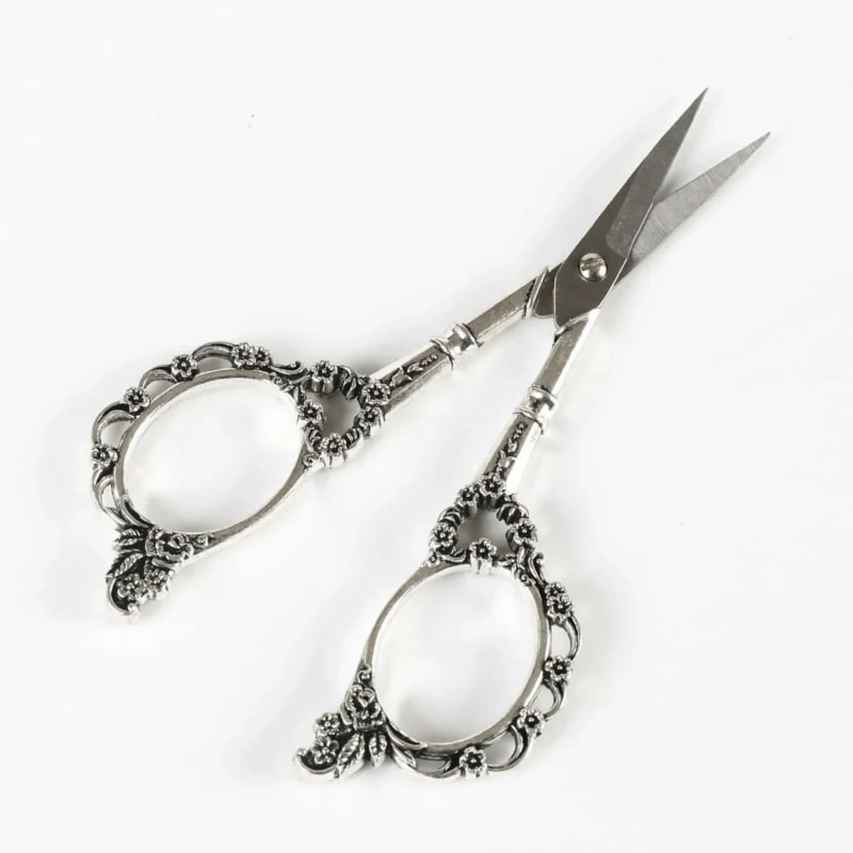 EUROPEAN CLASSICAL | SCISSOR STAINLESS STEEL - 4.6"
