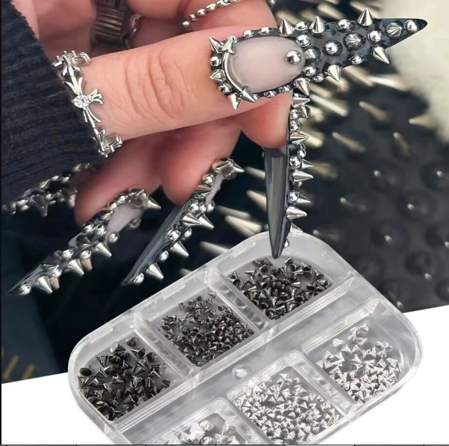 NAIL CHARM | RIVET CONE SPIKE - 6 GRID
