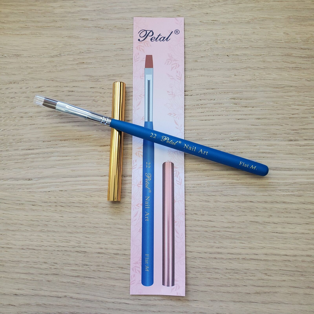 PETAL "FLAT M" NAIL ART BRUSH WITH CAP #22