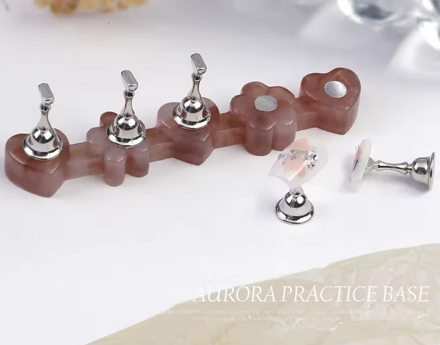 NAIL PRACTICE | HEART MAGNET HOLDER
