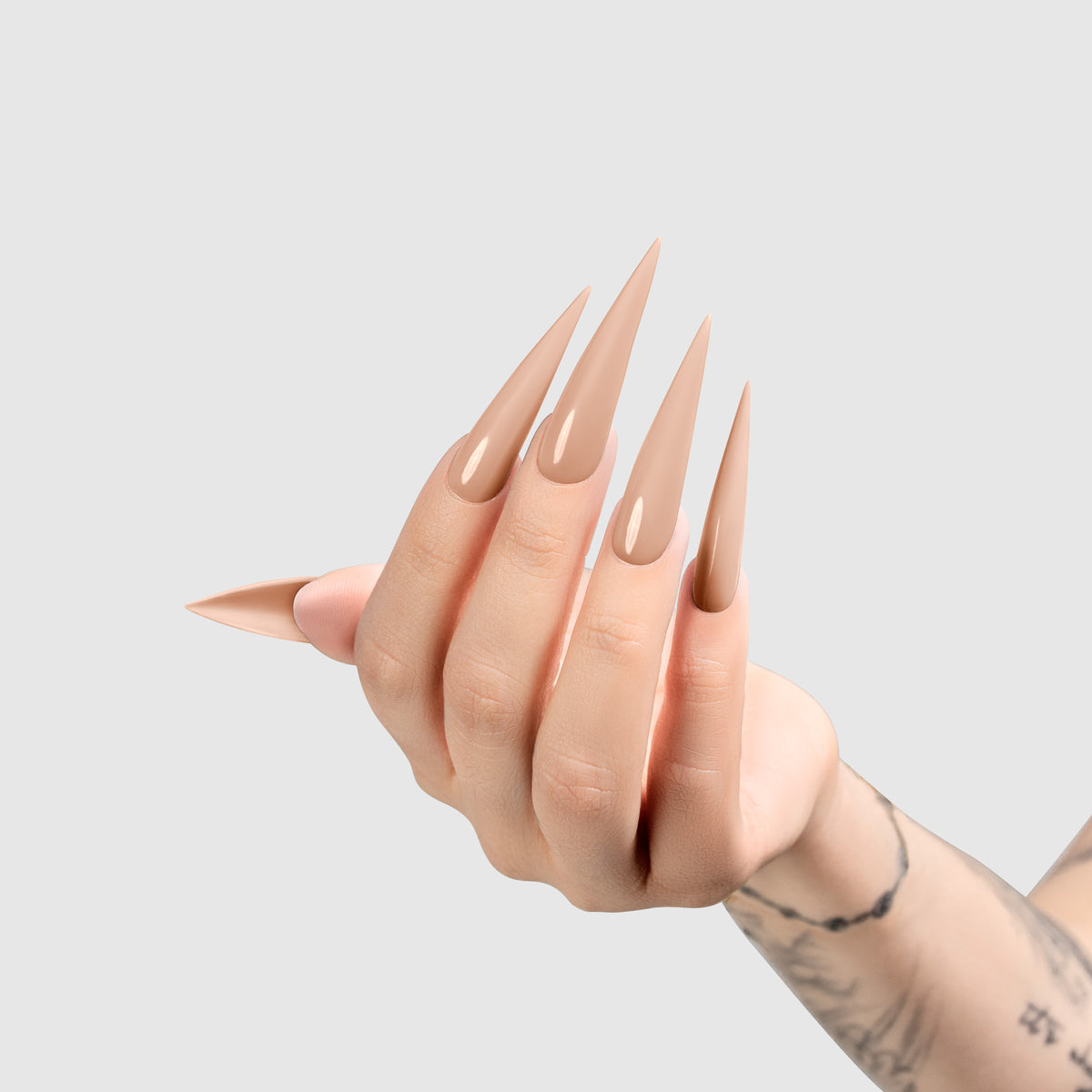 CHAUN LEGEND | GEL POLISH | 5128 – Peek A Beige - light-hand color swatch