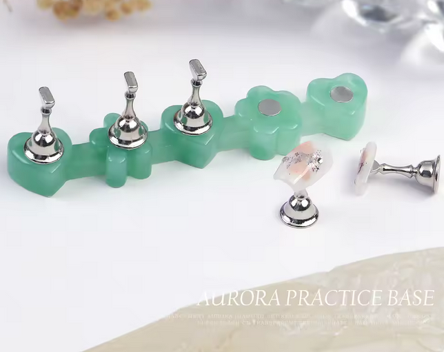 NAIL PRACTICE | HEART MAGNET HOLDER