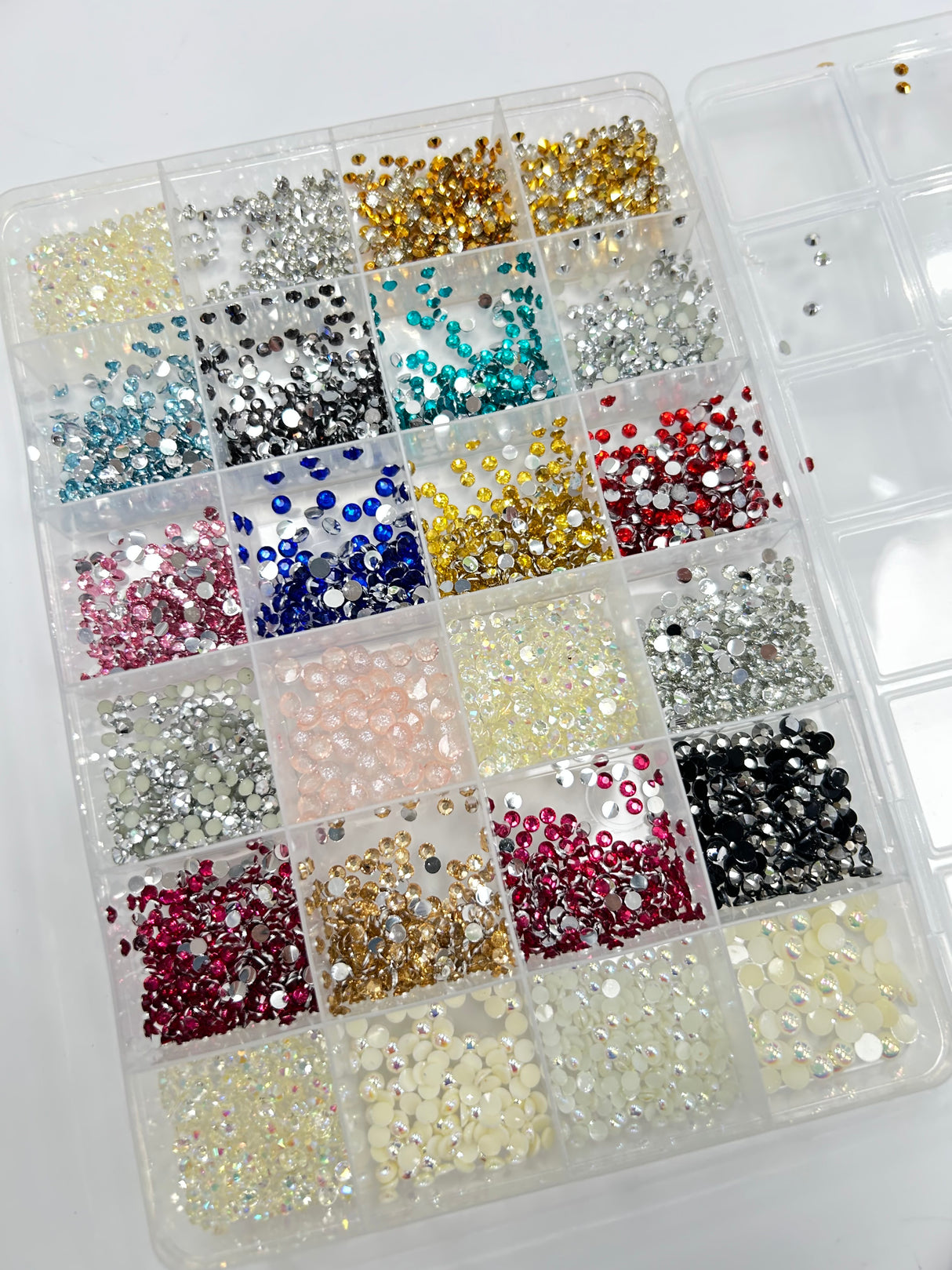 RHINESTONE BOX | 24 JARS