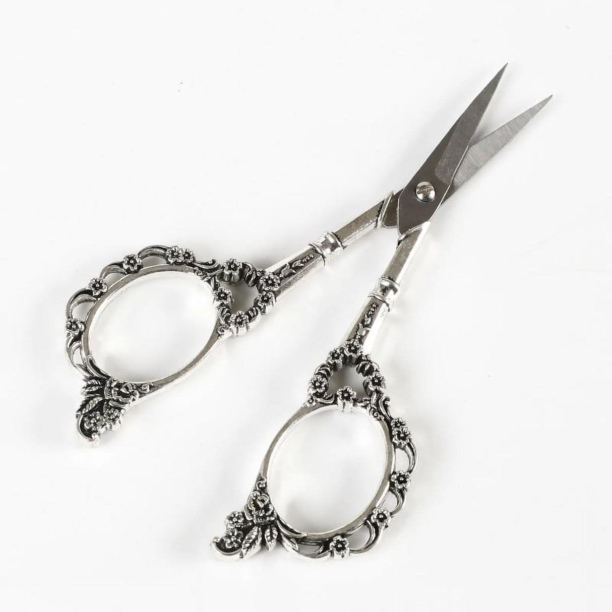 SCISSOR EMBOSSED | STAINLESS STEEL - 4.6"