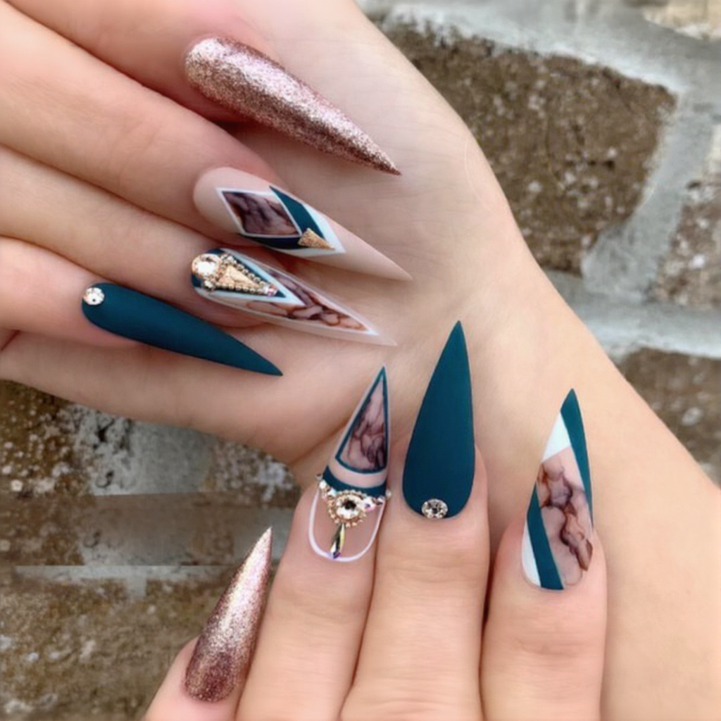 DND | SMALL - CLEAR STILETTO TIPS BOX (550 PCS)